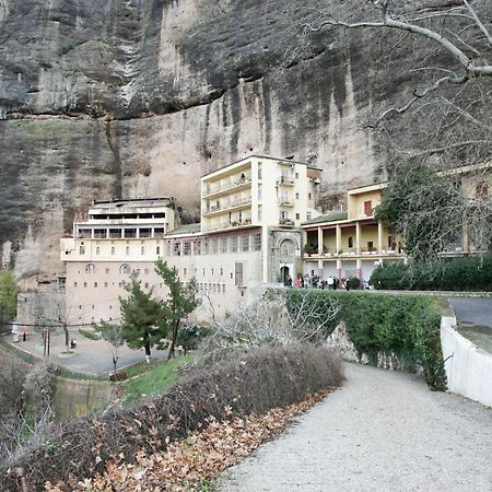 Amadriades Kalavryta Luaran gambar