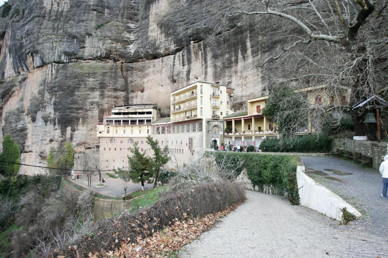 Amadriades Kalavryta Luaran gambar